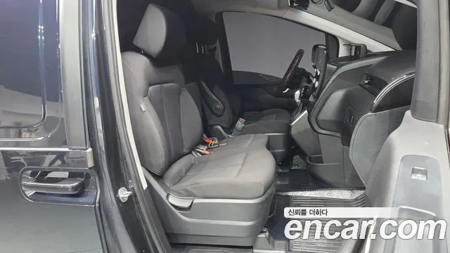 Hyundai Staria 2023 — фото 11