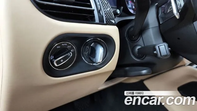 Porsche Macan 2023 — фото 16
