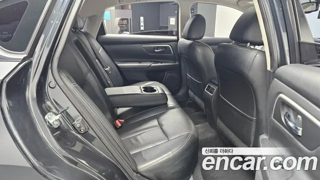 Nissan Altima 2017 — фото 12