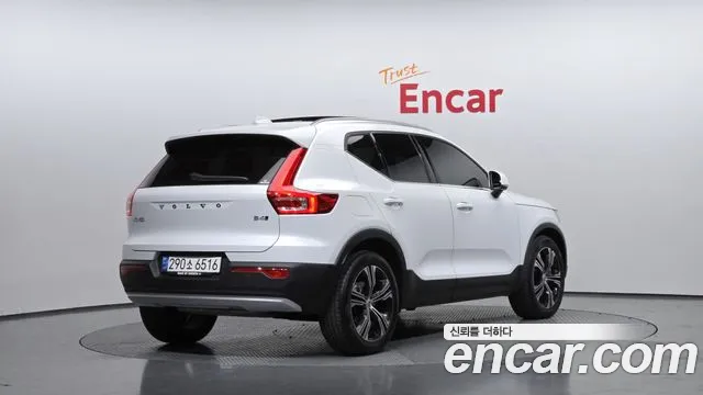 Volvo XC40 2021 — фото 2