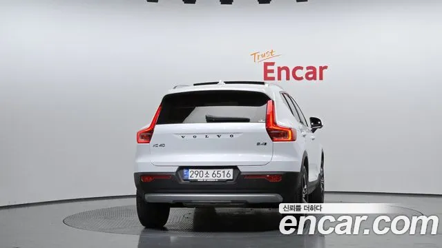 Volvo XC40 2021 — фото 4