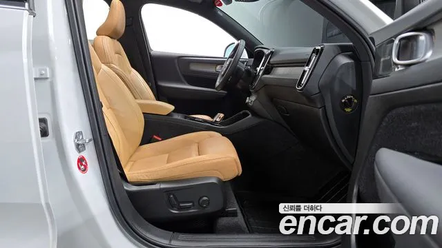 Volvo XC40 2021 — фото 11