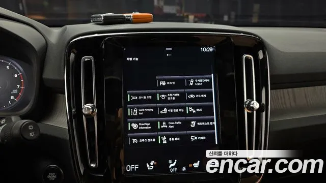 Volvo XC40 2021 — фото 15