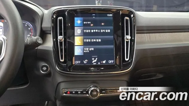 Volvo XC40 2021 — фото 16