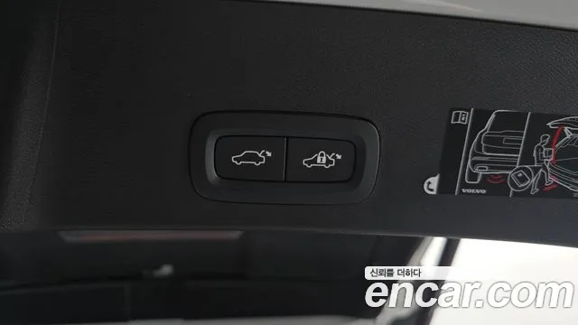 Volvo XC40 2021 — фото 20
