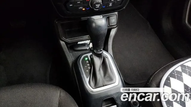 Jeep Renegade 2021 — фото 9