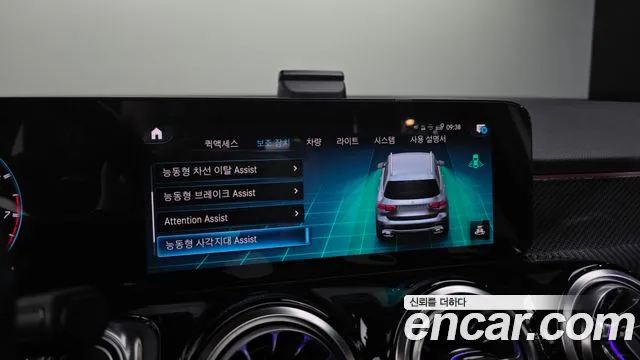 Mercedes-Benz GLB-Class 2023 — фото 16