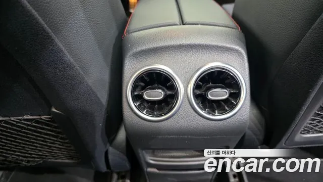 Mercedes-Benz GLB-Class 2023 — фото 19