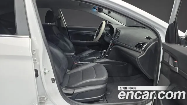 Hyundai AVANTE 2016 — фото 10