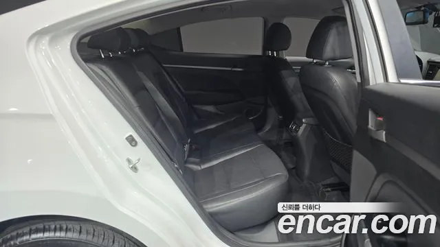 Hyundai AVANTE 2016 — фото 12