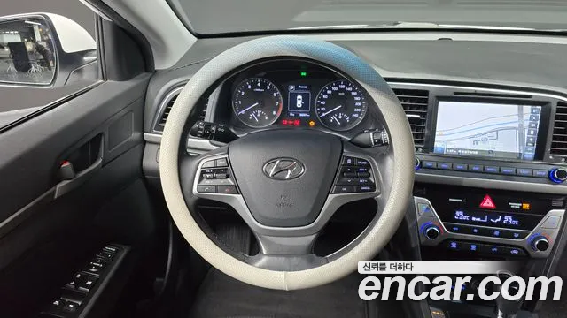 Hyundai AVANTE 2016 — фото 13