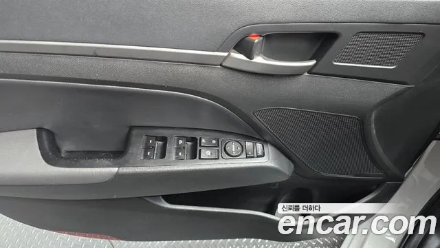 Hyundai AVANTE 2016 — фото 16