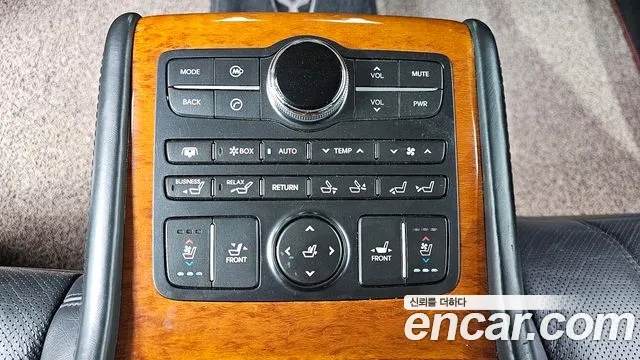 Hyundai Equus 2010 — фото 18