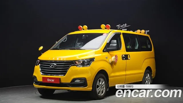 Hyundai Starex 2021 — фото 1