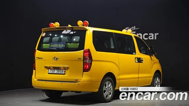 Hyundai Starex 2021 — фото 2