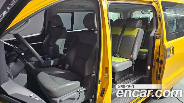 Hyundai Starex 2021 — фото 10