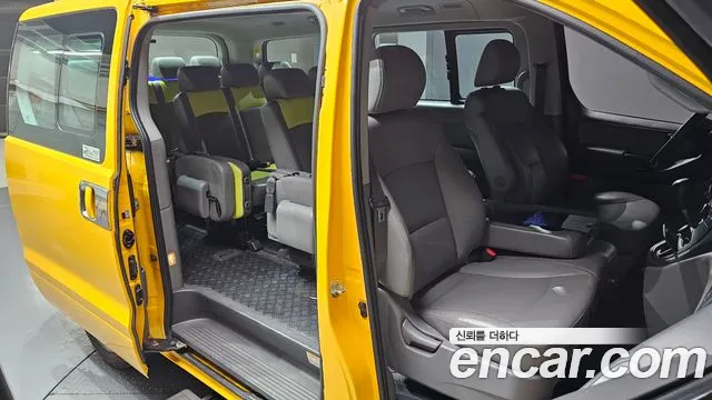 Hyundai Starex 2021 — фото 12
