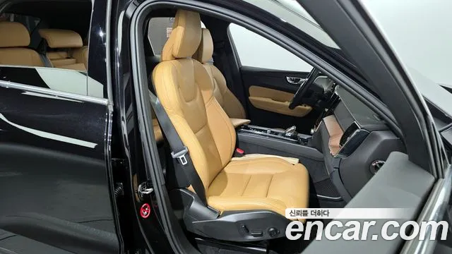 Volvo XC60 2021 — фото 12