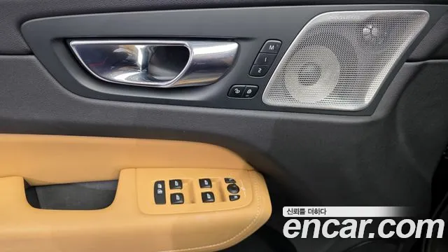 Volvo XC60 2021 — фото 14