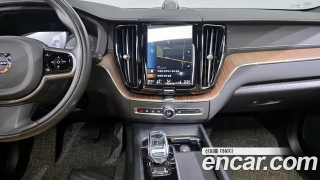 Volvo XC60 2021 — фото 19