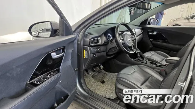 Kia Niro 2017 — фото 10