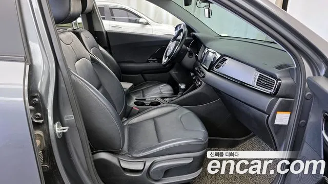 Kia Niro 2017 — фото 11