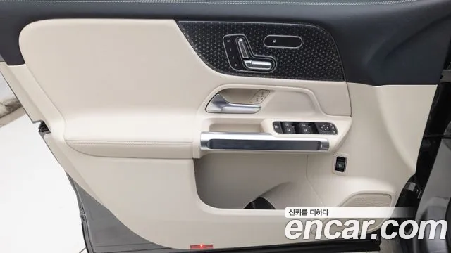 Mercedes-Benz EQB 2026 — фото 17