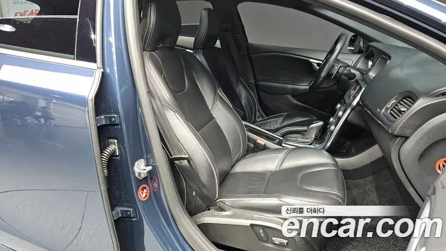 Volvo V40 2015 — фото 10