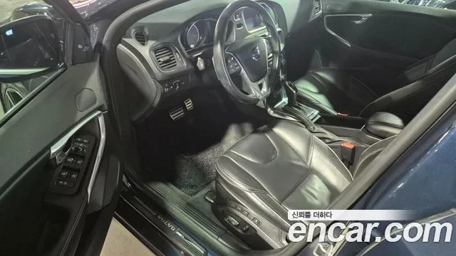 Volvo V40 2015 — фото 12