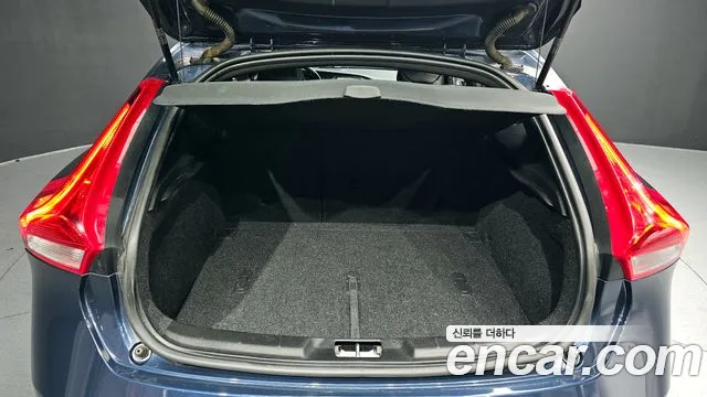 Volvo V40 2015 — фото 20