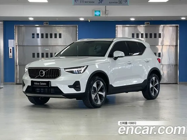 Volvo XC40 2025 — фото 1