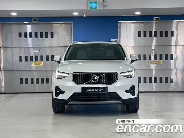 Volvo XC40 2025 — фото 3