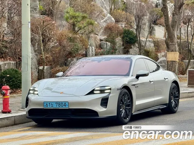Porsche Taycan 2022 — фото 1