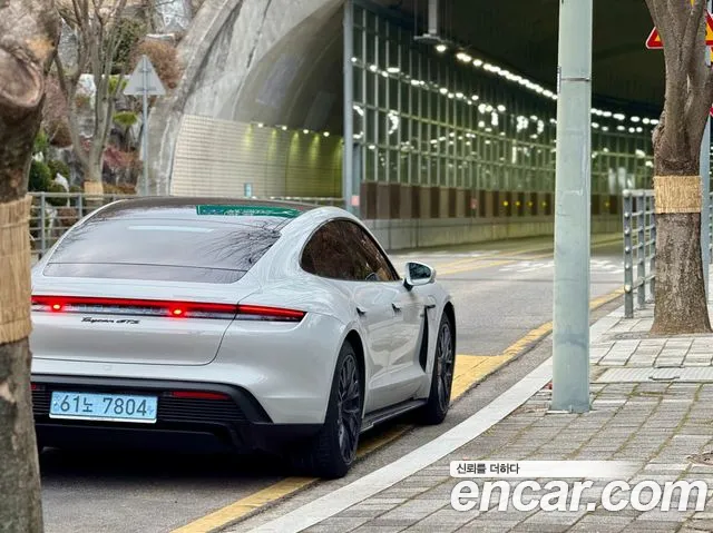 Porsche Taycan 2022 — фото 6