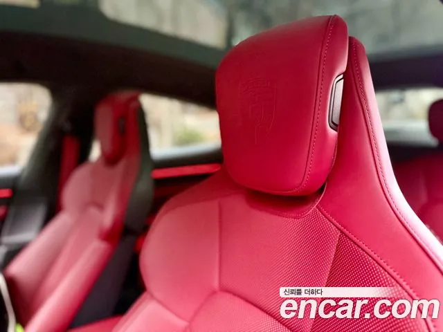 Porsche Taycan 2022 — фото 11