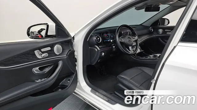 Mercedes-Benz E-Class 2018 — фото 10