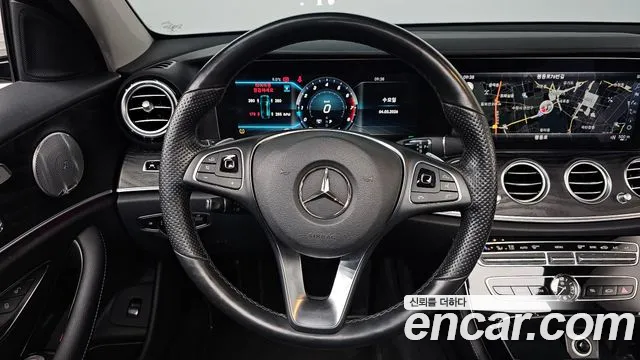 Mercedes-Benz E-Class 2018 — фото 13