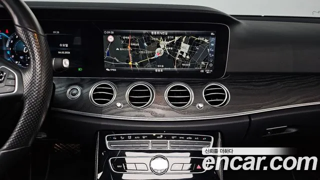 Mercedes-Benz E-Class 2018 — фото 14