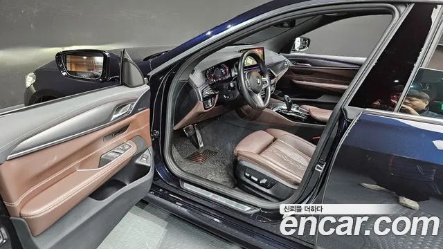 BMW Gran Turismo 2023 — фото 11