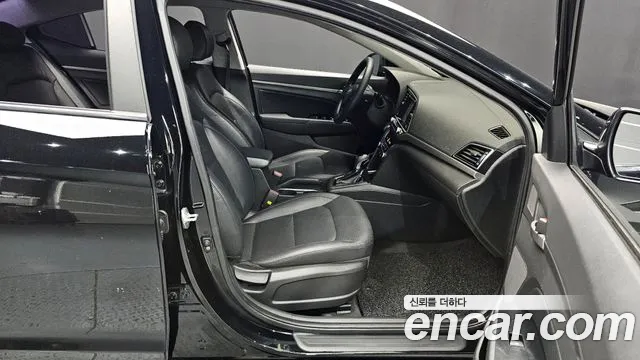 Hyundai AVANTE 2017 — фото 11