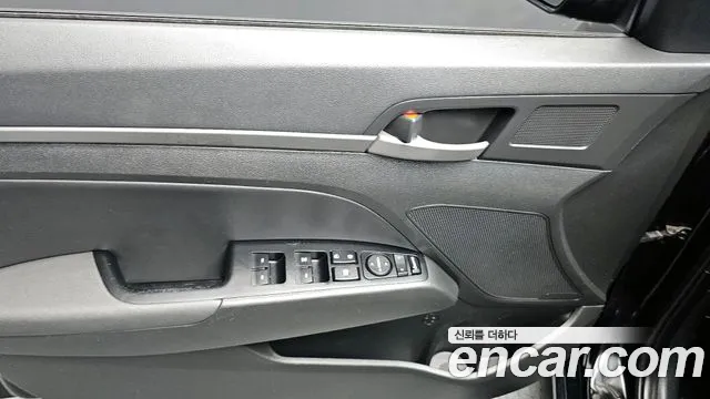 Hyundai AVANTE 2017 — фото 17