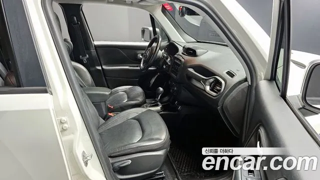 Jeep Renegade 2019 — фото 11