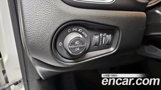 Jeep Renegade 2019 — фото 17