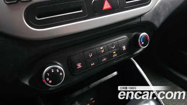 Kia Carens 2018 — фото 15
