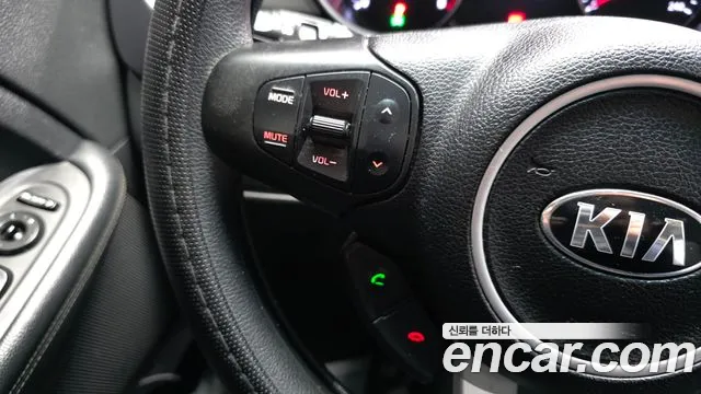 Kia Carens 2018 — фото 16