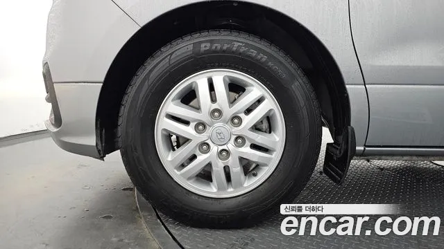 Hyundai Starex 2018 — фото 5
