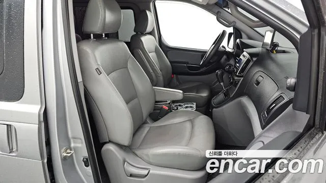 Hyundai Starex 2018 — фото 10