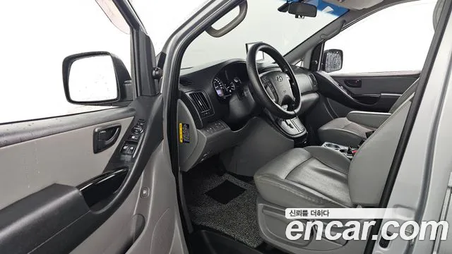 Hyundai Starex 2018 — фото 11