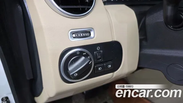 Land Rover Discovery 2016 — фото 15
