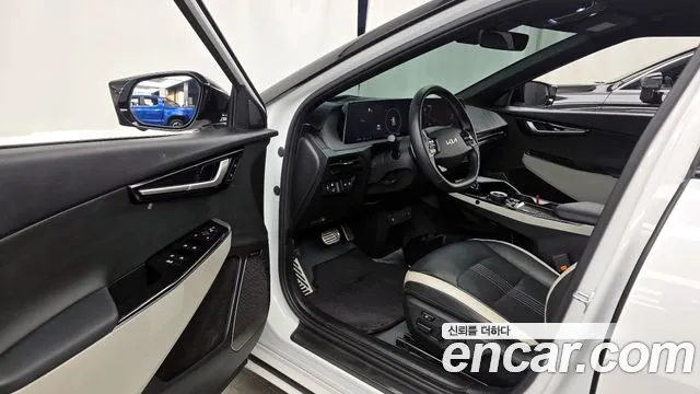 Kia EV6 2023 — фото 10